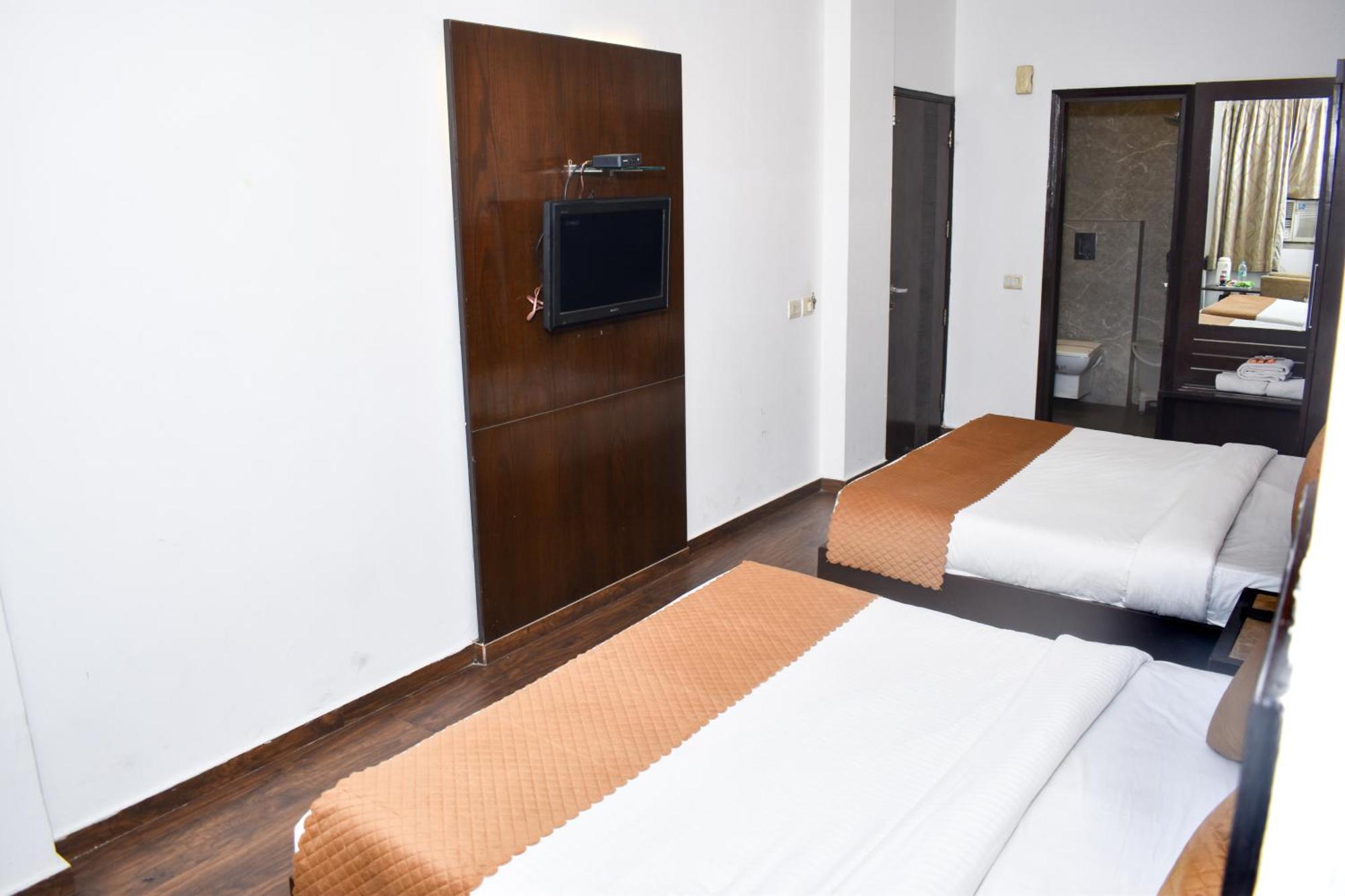 Hotel Chanchal Continental - 02 Mins From New Delhi Railway Station Bagian luar foto