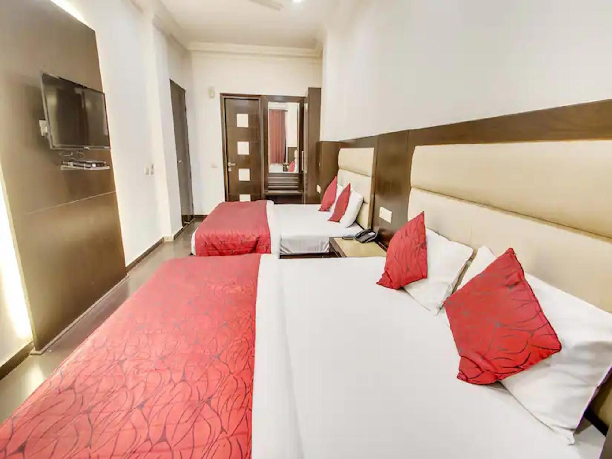 Hotel Chanchal Continental - 02 Mins From New Delhi Railway Station Bagian luar foto
